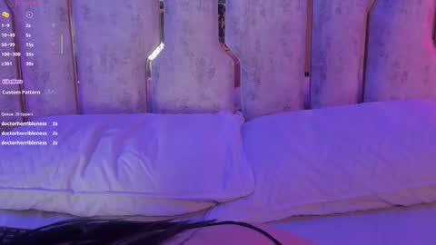 Snapshot of violet_sm chatting on 10/18/25, 03:53 violet_sm online show from 10/18/25, 03:53