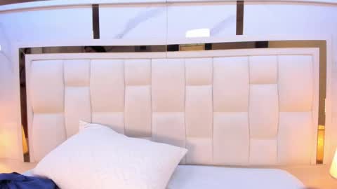 Snapshot of violet_sm chatting on 11/24/25, 03:06 violet_sm online show from 11/24/25, 03:06