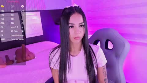 Snapshot of violet_spencer chatting on 06/17/26, 01:41 Violeta online show from 06/17/26, 01:41