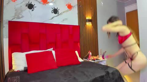 violet_storm_ online show from 11/04/25, 01:05