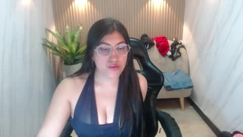 Snapshot of violet_tf chatting on 05/22/26, 08:25 Violet online show from 05/22/26, 08:25