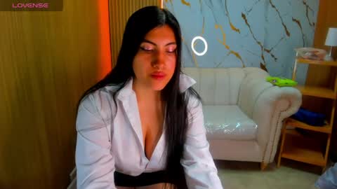 Snapshot of violet_tf chatting on 05/31/26, 01:07 Violet online show from 05/31/26, 01:07