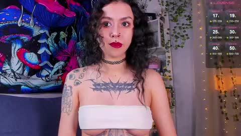 Violet online show from 05/19/26, 04:41