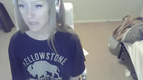Snapshot of violet_winter97 chatting on 01/10/25, 06:31 violet_winter97 online show from 01/10/25, 06:31