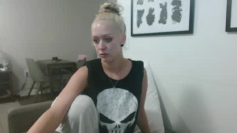 Snapshot of violet_winter97 chatting on 09/17/25, 09:33 violet_winter97 online show from 09/17/25, 09:33