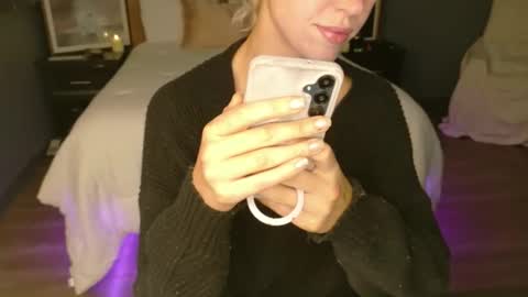 Snapshot of violet_winter97 chatting on 05/13/26, 01:41 violet_winter97 online show from 05/13/26, 01:41