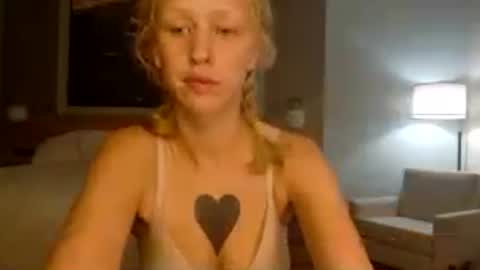 Snapshot of violet_winter97 chatting on 06/19/26, 12:53 violet_winter97 online show from 06/19/26, 12:53