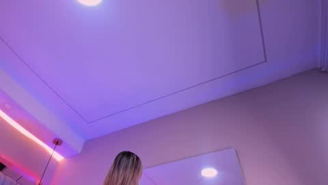 Violeta  online show from 10/28/25, 11:03