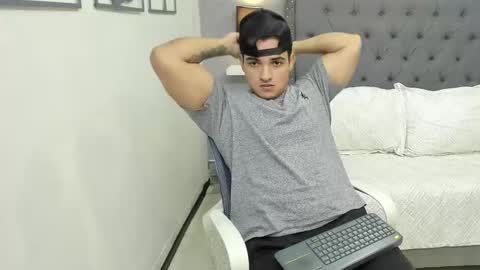 Snapshot of violeta_and_maxx chatting on 12/18/25, 12:27 VIOLETA AND MAXX online show from 12/18/25, 12:27