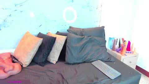 Violet  online show from 10/15/25, 05:51