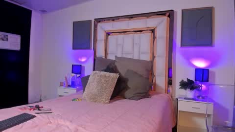 Snapshot of violeta_dh chatting on 11/01/25, 12:07 Violeta online show from 11/01/25, 12:07