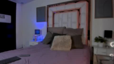 Snapshot of violeta_dh chatting on 11/12/25, 12:05 Violeta online show from 11/12/25, 12:05