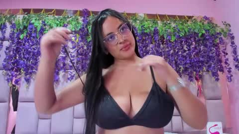 Snapshot of violeta_hard chatting on 12/11/24, 05:53 Valentina Hard online show from 12/11/24, 05:53