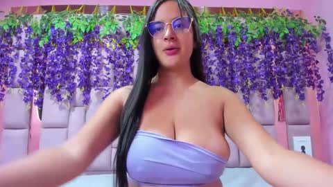 Snapshot of violeta_hard chatting on 12/27/24, 03:20 Valentina Hard online show from 12/27/24, 03:20