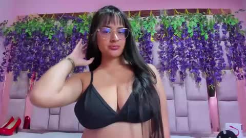 Snapshot of violeta_hard chatting on 01/15/25, 03:00 Valentina Hard online show from 01/15/25, 03:00