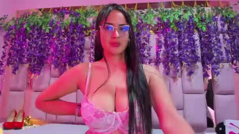 Snapshot of violeta_hard chatting on 01/26/25, 09:19 Valentina Hard online show from 01/26/25, 09:19