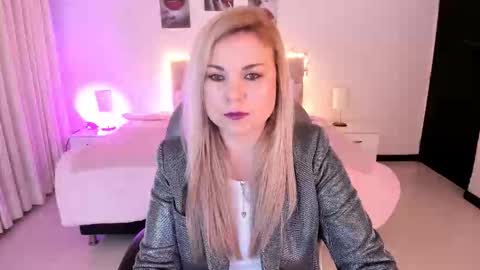 violeta_hotter_ online show from 10/18/25, 11:00