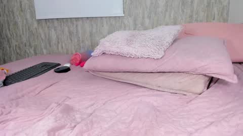 Snapshot of violeta_london chatting on 12/13/24, 06:10 violeta london online show from 12/13/24, 06:10