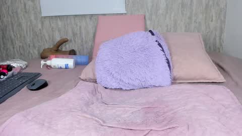 Snapshot of violeta_london chatting on 12/28/24, 06:06 violeta london online show from 12/28/24, 06:06