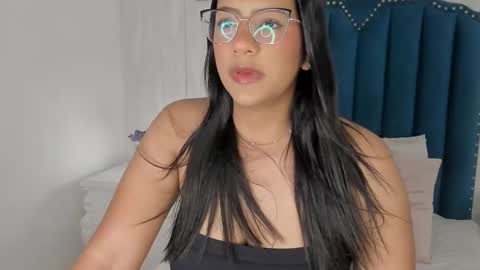 Snapshot of violeta_midnigth chatting on 12/15/25, 03:33 Violeta online show from 12/15/25, 03:33