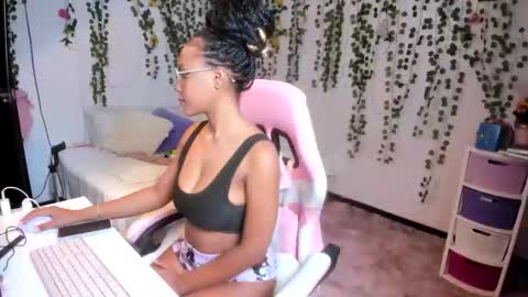 Snapshot of violeta_miler_ chatting on 03/18/26, 06:33 Violeta online show from 03/18/26, 06:33