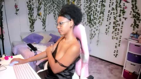 Snapshot of violeta_miler_ chatting on 05/14/26, 05:42 Violeta online show from 05/14/26, 05:42
