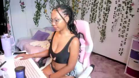 Snapshot of violeta_miler_ chatting on 06/13/26, 05:33 Violeta online show from 06/13/26, 05:33