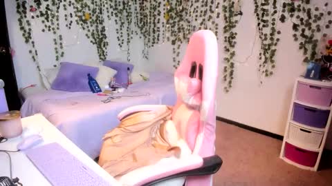 Snapshot of violeta_milleer chatting on 10/24/25, 04:58 Violeta online show from 10/24/25, 04:58