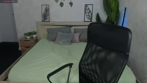 Snapshot of violeta_paul chatting on 06/08/26, 01:28 Violeta online show from 06/08/26, 01:28