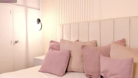 Snapshot of violeta_rodriguez_ chatting on 03/16/26, 06:12 Violeta Rodriguez online show from 03/16/26, 06:12