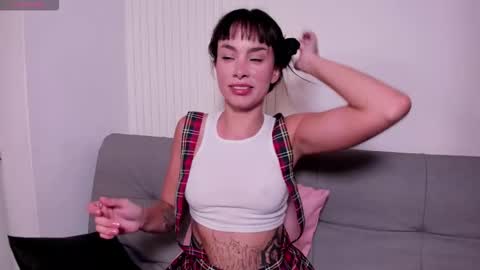 Snapshot of violeta_rodriguez_ chatting on 03/25/26, 05:30 Violeta Rodriguez online show from 03/25/26, 05:30