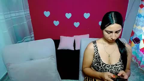 Snapshot of violeta_rouses chatting on 06/19/26, 04:00 violeta_rouses online show from 06/19/26, 04:00