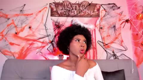 violeta_ruiz_ online show from 10/21/25, 10:10
