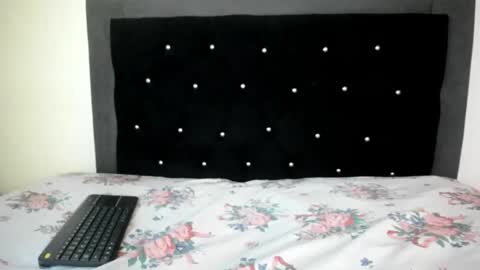 VioletaDums online show from 10/19/25, 03:29