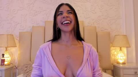 Violeta online show from 06/17/26, 03:57