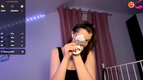 Snapshot of violetamelia chatting on 03/08/26, 05:39 Eva online show from 03/08/26, 05:39