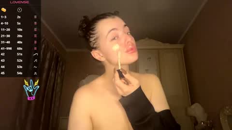 Snapshot of violetamelia chatting on 03/19/26, 06:23 Eva online show from 03/19/26, 06:23