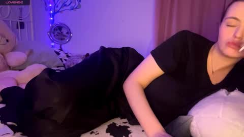Snapshot of violetamelia chatting on 03/22/26, 03:04 Eva online show from 03/22/26, 03:04