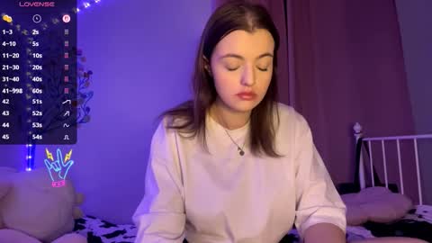 Snapshot of violetamelia chatting on 03/23/26, 05:50 Eva online show from 03/23/26, 05:50
