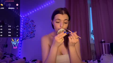 Snapshot of violetamelia chatting on 03/28/26, 02:27 Eva online show from 03/28/26, 02:27