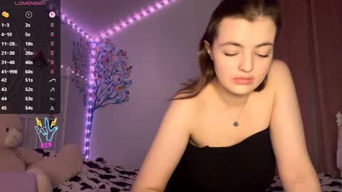 Snapshot of violetamelia chatting on 04/06/26, 06:20 Eva online show from 04/06/26, 06:20