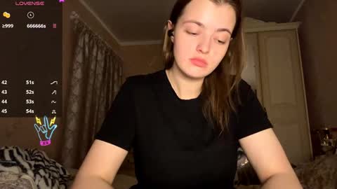 Snapshot of violetamelia chatting on 05/14/26, 05:31 Eva online show from 05/14/26, 05:31