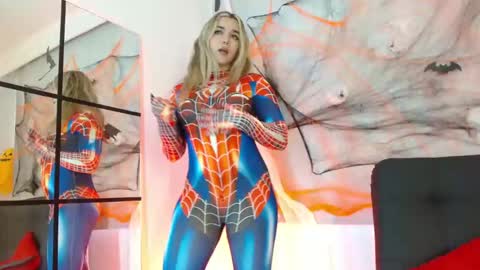 Snapshot of violetarainn chatting on 10/23/25, 05:01 Violeta online show from 10/23/25, 05:01