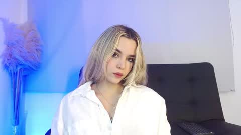 Snapshot of violetarainn chatting on 11/20/25, 02:50 Violeta online show from 11/20/25, 02:50