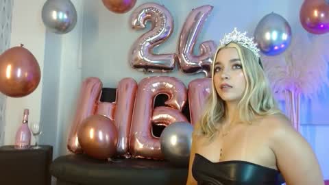 Snapshot of violetarainn chatting on 12/02/25, 04:35 Violeta online show from 12/02/25, 04:35