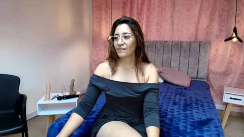 Snapshot of violetascott_ chatting on 12/06/24, 01:11 VIOLETA online show from 12/06/24, 01:11