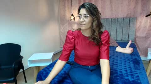 Snapshot of violetascott_ chatting on 12/13/24, 12:39 VIOLETA online show from 12/13/24, 12:39
