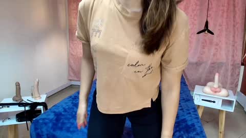 Snapshot of violetascott_ chatting on 12/16/24, 04:05 VIOLETA online show from 12/16/24, 04:05