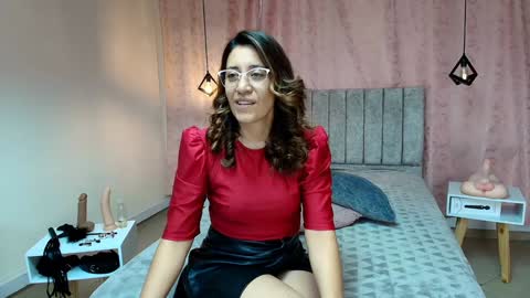 Snapshot of violetascott_ chatting on 01/03/25, 12:30 VIOLETA online show from 01/03/25, 12:30