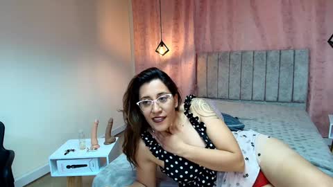 Snapshot of violetascott_ chatting on 01/13/25, 06:38 VIOLETA online show from 01/13/25, 06:38
